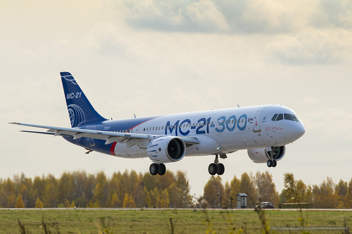 Мс21. МС 21 300. MC 21 300 самолет. МС 21 на взлете. МС-21-300 кабина.