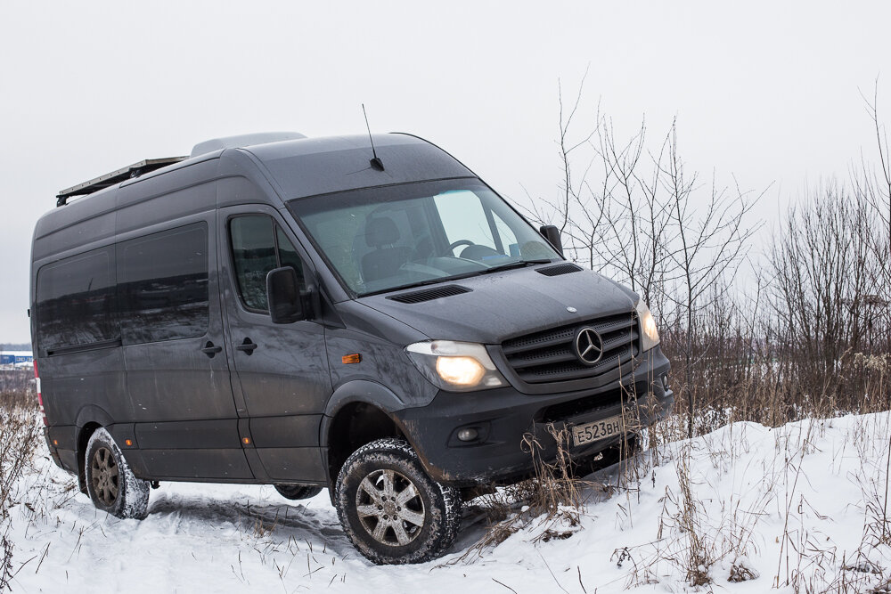 
 Идеальный рассказ про кемпер получается, если можно оценить все этапы его строительства. И в этом плане было очень интересно взглянуть на пока голый автомобиль, которому еще только предстоит обрастать "мясом" на пути к превращению в удобный автомобиль для путешествий или, говоря иначе, автомобильный кемпер.
