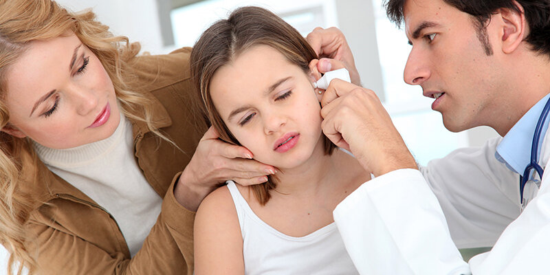 Боль и воспаление в ухе у детей