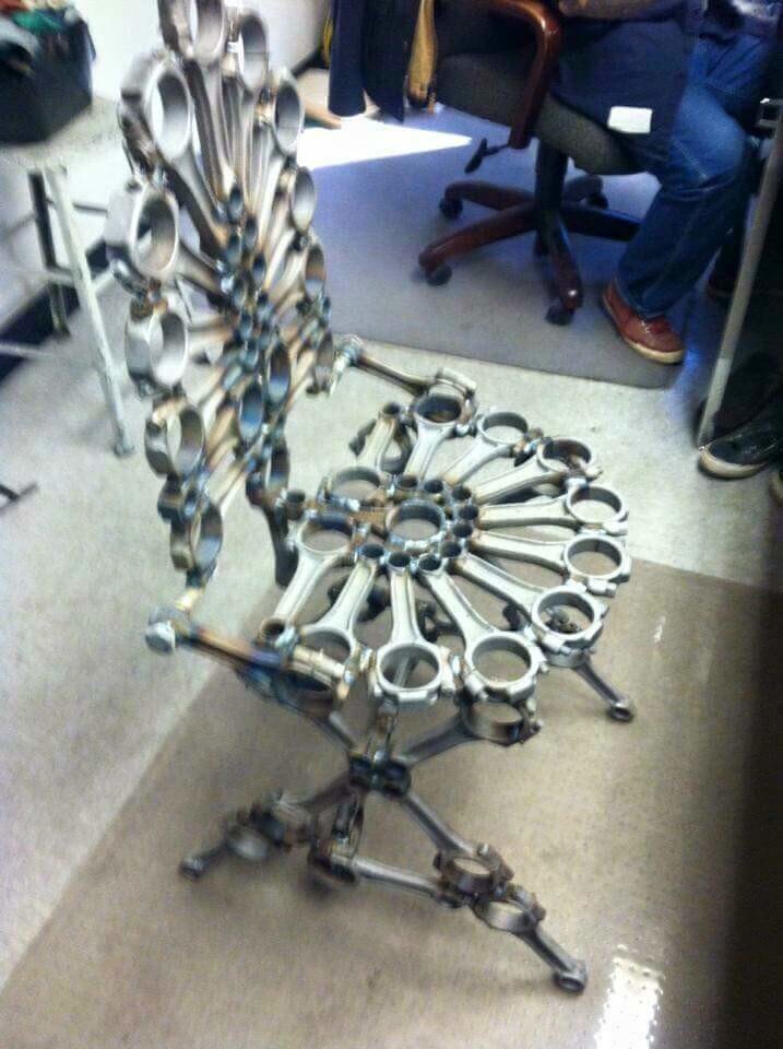  вполне себе приличный  стул