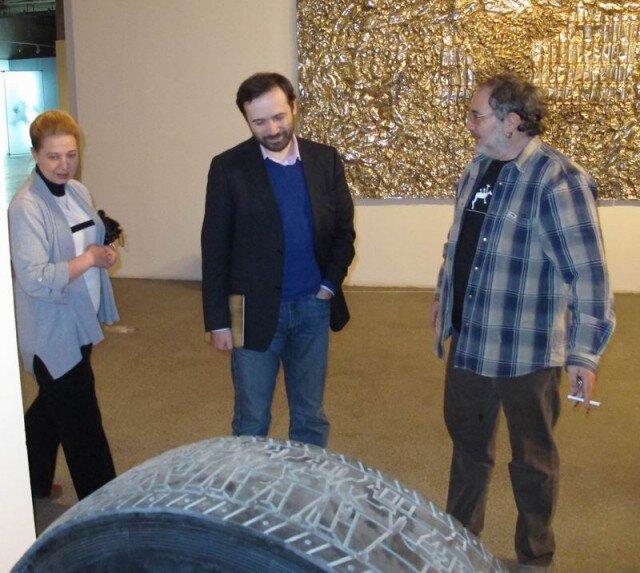  Для Ильи Пономарева встреча началась с традиционного знакомства с музеем. В роли экскурсовода как обычно выступил его директор - Марат Гельман..