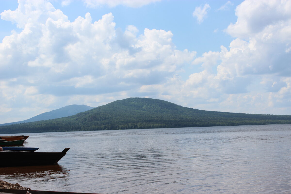 Берег озера Зюраткуль