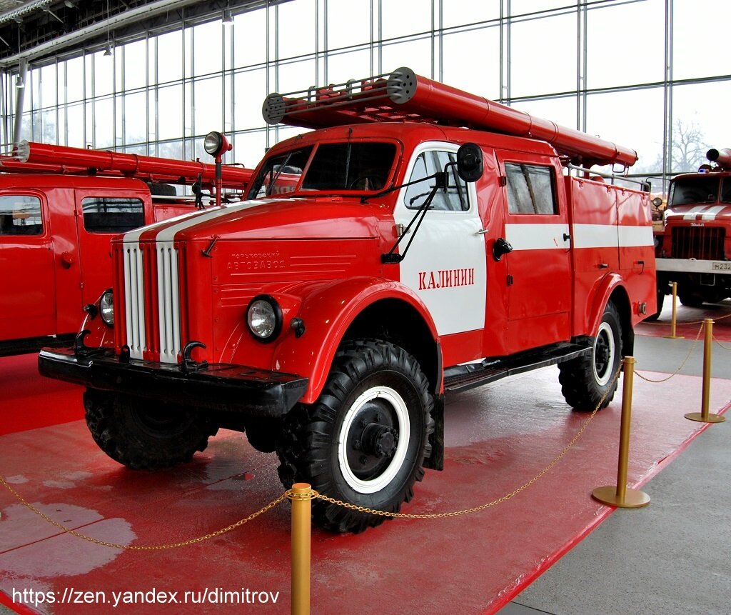 Пожарная автоцистерна на шасси ГАЗ-63. Выставка пожарных автомобилей на Олдтаймер галерее Сорокина в 2018 году