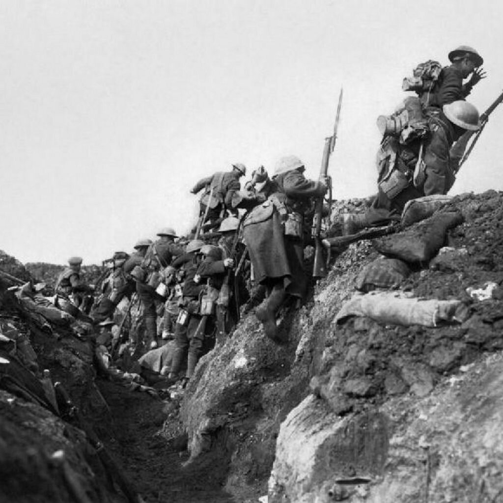 Окопы - постоянный элемент ландшафта во время первой мировой войны.