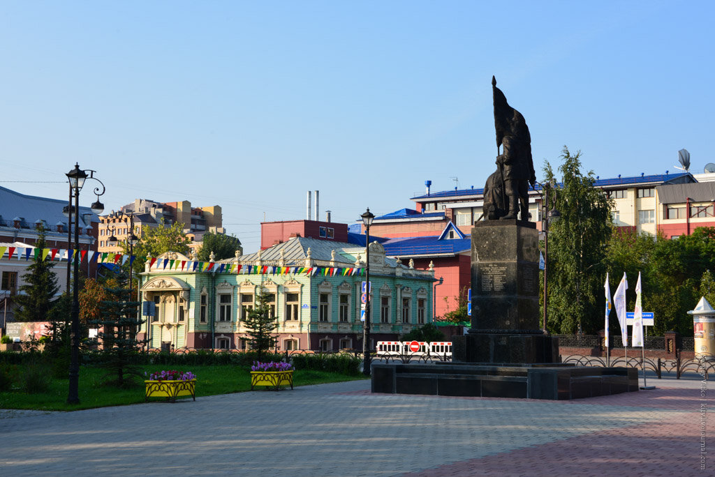 Памятник борцам революции (Тюмень). Площадь борцов революции Владивосток. Площадь борцов революции (Луганск).