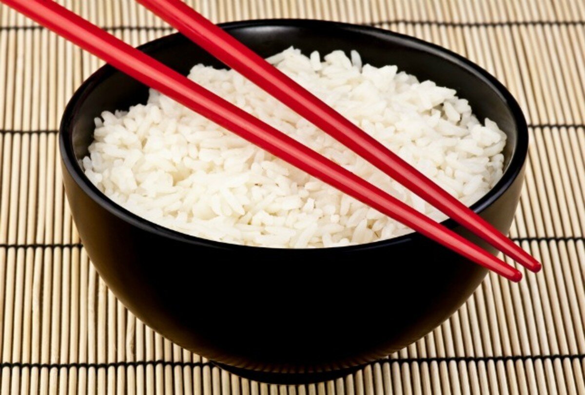 Китайский рис. Японский рис. Рис в Японии. Рис с палочками. Зачем к том яму подают рис