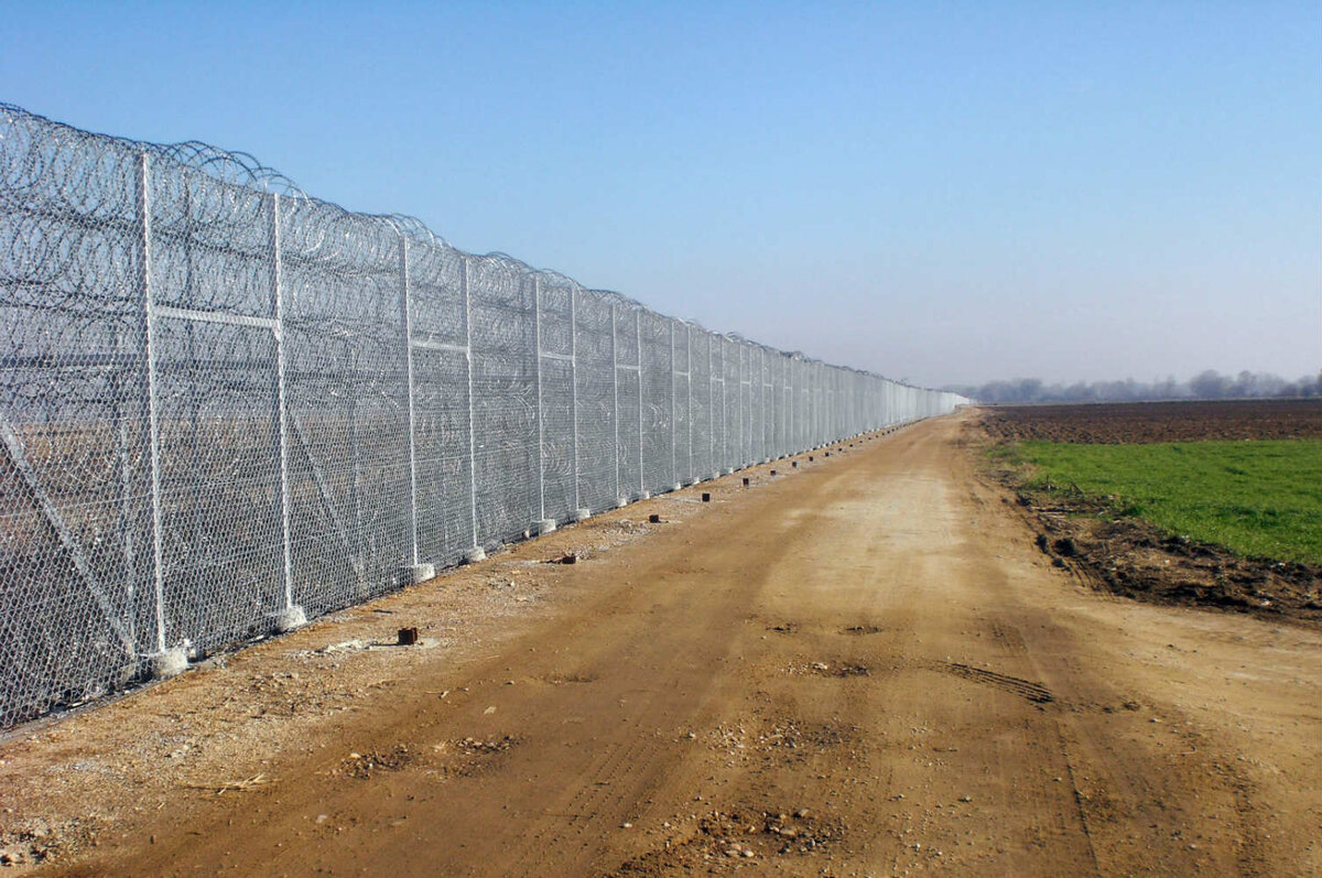 Если латвия построит забор на границе с россией