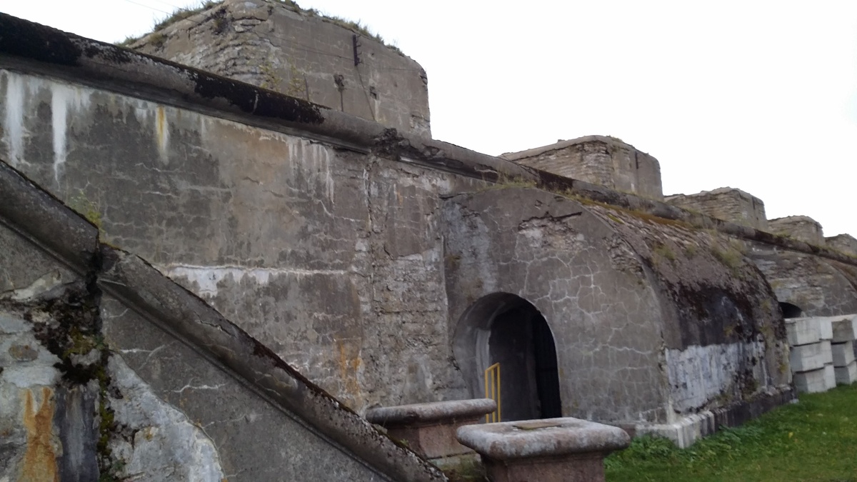 OvLGroup/Стены форта Константин