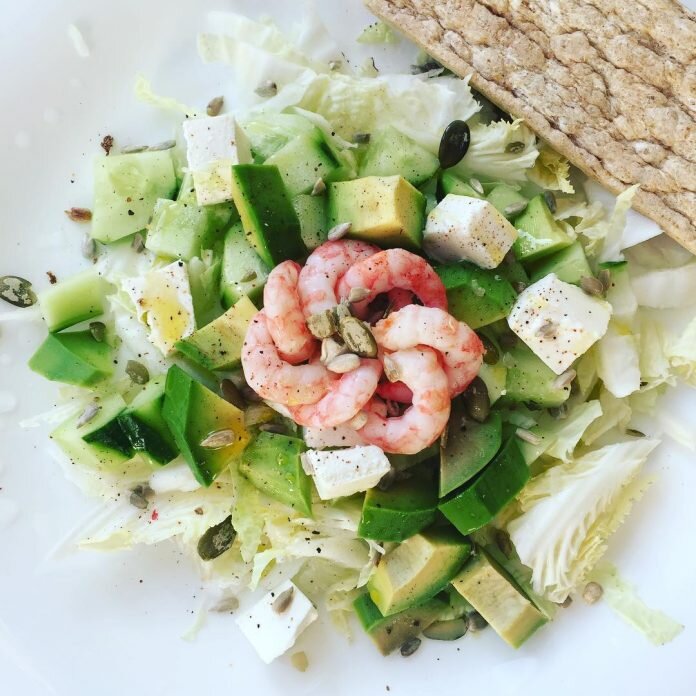 Салат из авакадо и креветок