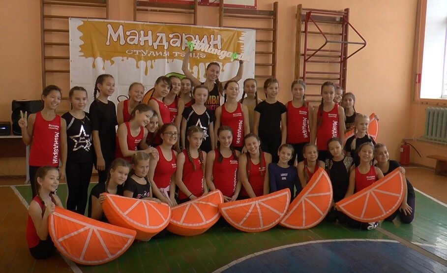Осенние каникулы - пора новых впечатлений, знакомств и открытий – лучшее время для воплощения творческих фантазий и талантов. Вот уже 3 год подряд осенние каникулы для студии танца «Мандарин» становятся особенными, они проходят в детском спортивно-оздоровительном лагере «Чирша» в комфортных условиях. 