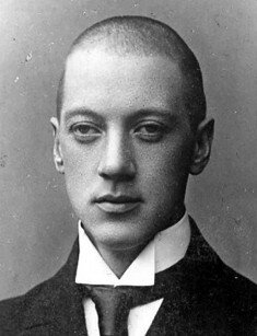 черно-белая фотография Николая Гумилёва.