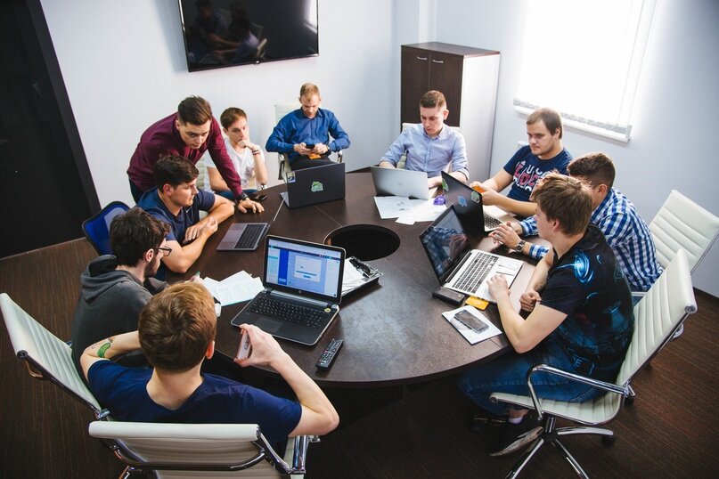 Консалтинговые услуги для бизнеса. Группа компаний разрабатывает. Moliyaviy natija. Разработка и внедрение. Группа компаний разрабатывает.