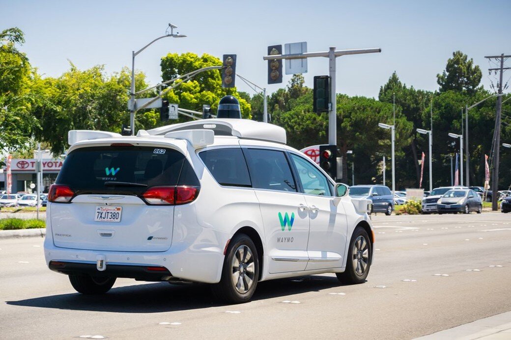 Автомобили Waymo преследуются городским населением в Аризоне-США 