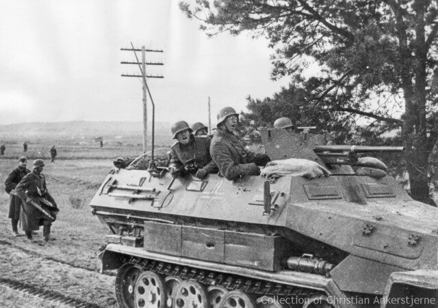 Sd.Kfz.251/10 (по сути дела это БМП вооруженная 37 мм полуавтоматической противотанковой пушкой, даже в 21 веке этот БТР опасен для легкой современной бронетехники)