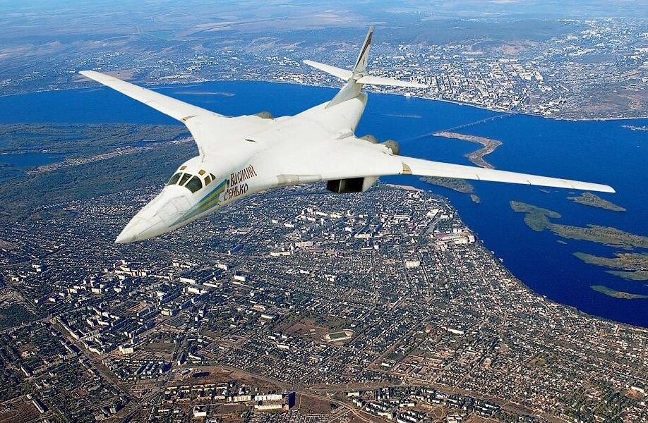 Ту -160 - сверхзвуковой стратегический бомбардировщик-ракетоносец