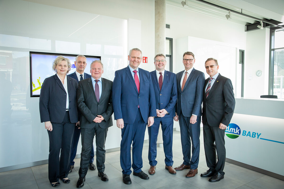 Карин Логеманн, Штефан Эккерт (главный операционный директор, DMK Baby), Томас Брюкманн, Бьорн Тумлер, Инго Мюллер (генеральный директор DMK Group), Хайнц Корт (председатель правления DMK Group), Кристоф Харц.