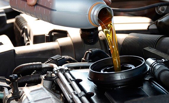 Заливка нового масла.