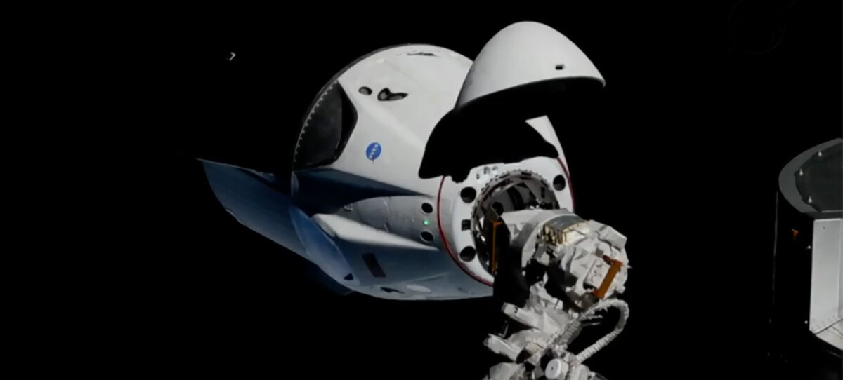 Процесс стыковки Crew Dragon с МКС
