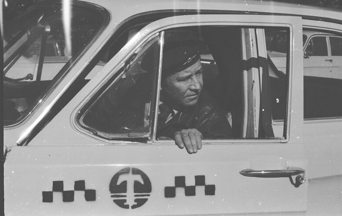 Советский таксист. Такси СССР 70е. Такси 1970 СССР. Такси 1985.