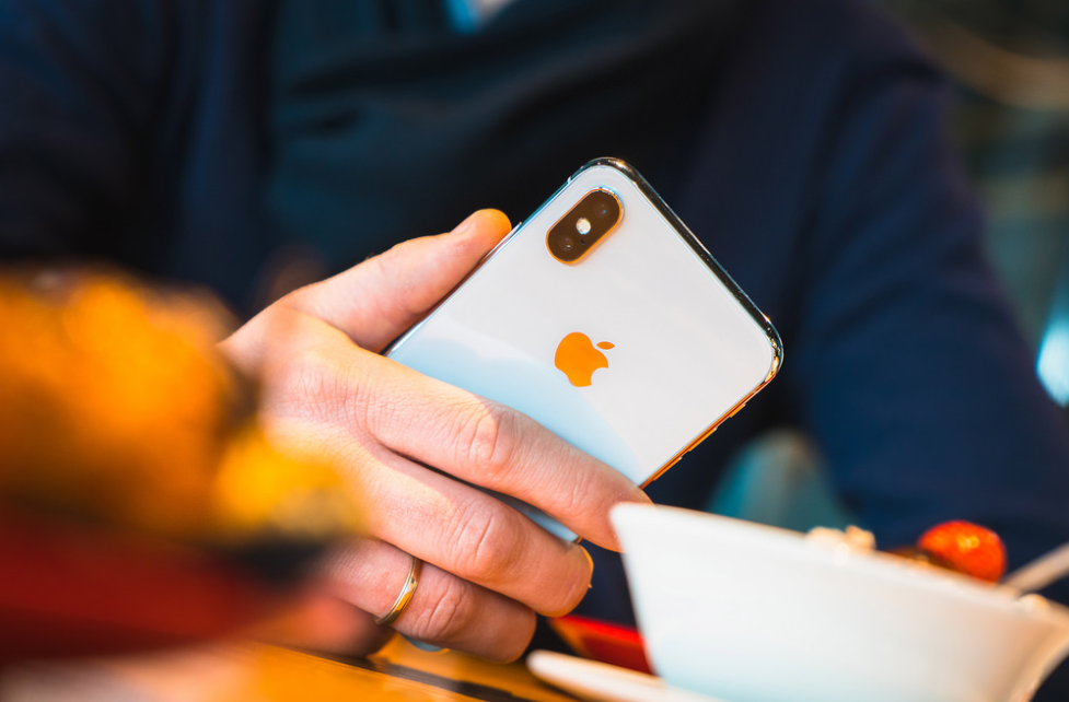 В Киеве придется работать 89 дней, чтобы хватило на Iphone X