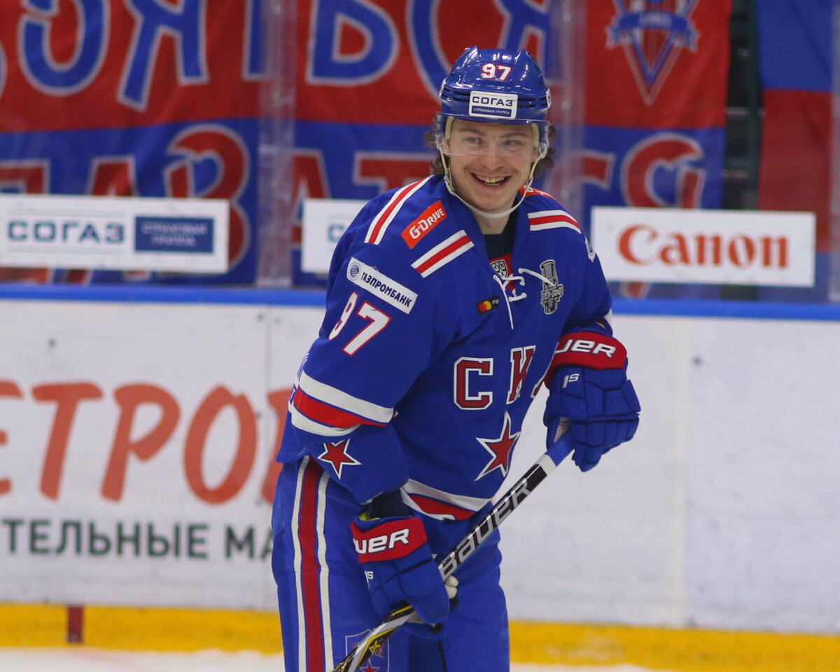 В Америке в продажу запустили футболки в честь перехода Никиты Гусева в НХЛ