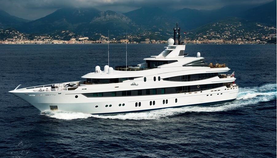 Яхта олигарха