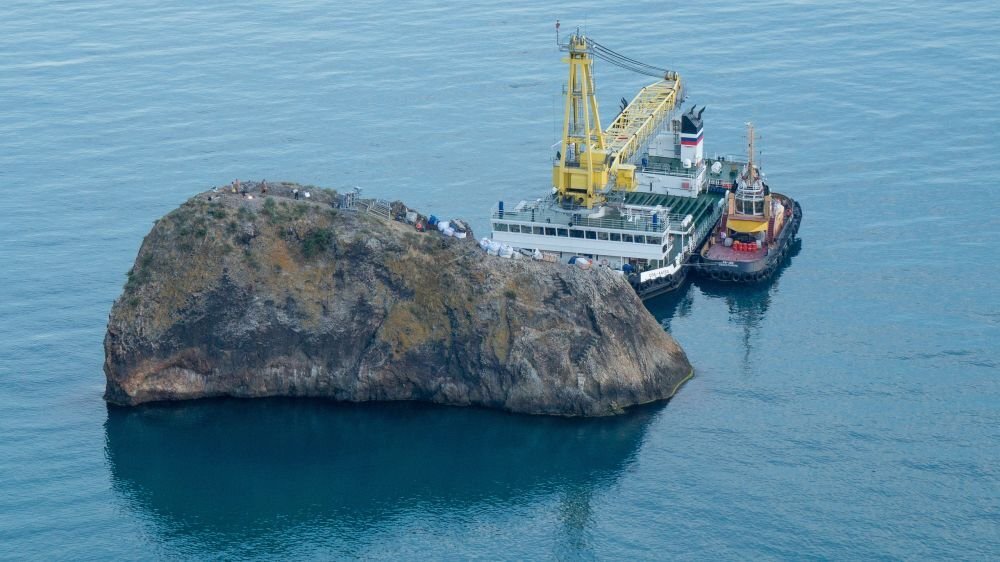 Начало работ по водружению креста на Георгиевской скале. Фото: vk.com/ohsev.