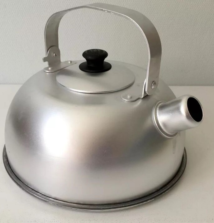 В подобном корпуе существуют как для газовой плиты так и электрочайнки