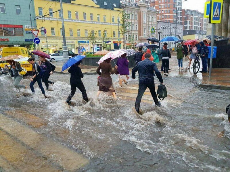 Ливни в Москве. Потрясающая работа ливневок. 