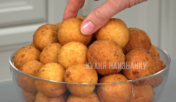 Творожные пончики: рецепт из советского детства. Мы готовили их тогда из сладких ванильных сырков