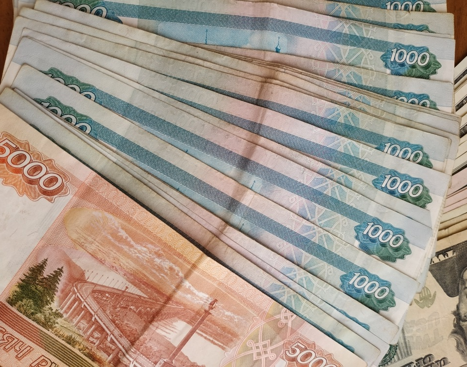 Денег много не бывает. 