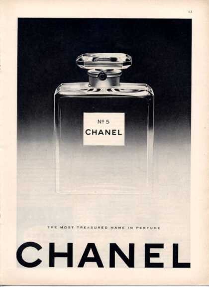 английский текст: "The most treasured name in perfume"                                                                     перевод: "Самое заветное имя в парфюмерии"