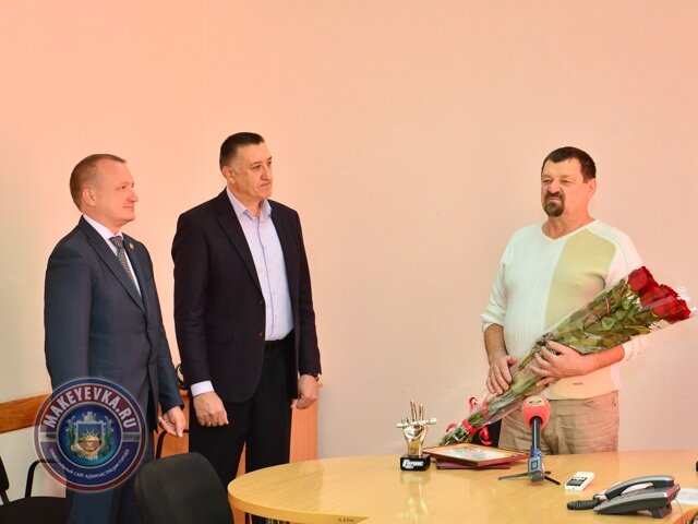 Мэр Макеевки С.Голощапов, генеральный директор ГП "Макеевуголь" Т.Сидоренко и Л.Сергиенко. Источник фото: makeyevka.ru