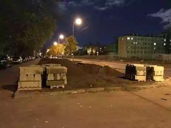 Бордюры на Танковом проезде. Фото: телеграм-канал Mossovet news 