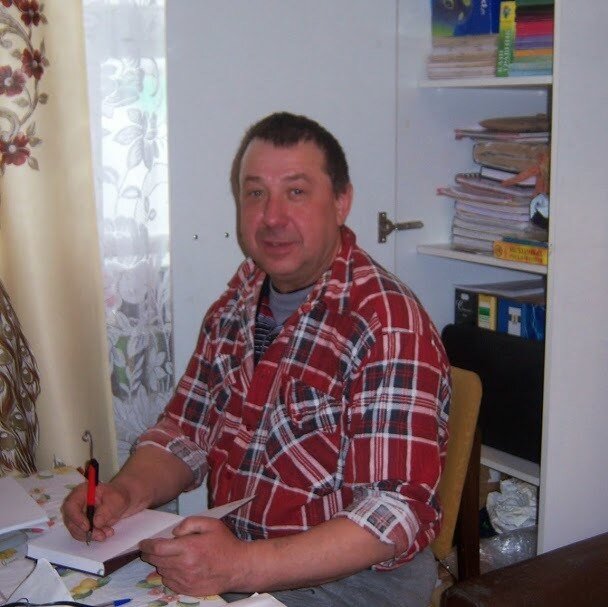 Здравствуйте уважаемые читатели - почитатели старинных рецептов траво - и гриболечения народных целителей зауральского казачества !!! Я - ГЛЕЙХ ВЛАДИМИР АНДРЕЕВИЧ, ОНКОТРАВНИК - ЦЕЛИТЕЛЬ лесостепной зоны Южного Урала и Зауралья, являюсь прямым и непосредственным преемником старинных практических знаний траво - и гриболечения народных целителей зауральского казачества !!! Являюсь основателем современного сообщества НАРОДНОЙ МЕДИЦИНЫ ЗАУРАЛЬСКОГО КАЗАЧЕСТВА, в группах которого в Одноклассниках (11 групп), Контакте (6 групп), в Фейсбуке, Твиттере, Моём Мире и на страницах других социальных сетей распространяю старинные практические знания траво - и гриболечения народных целителей или лекарей - знахарей зауральского казачества, чей богатейший многолетний практический опыт насчитывает вот уже более 240 лет ...