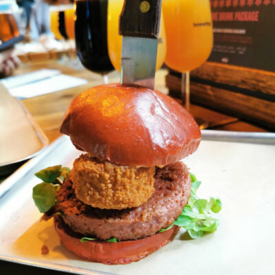 А вот так выглядит бургер с органической или альтернативной говядиной