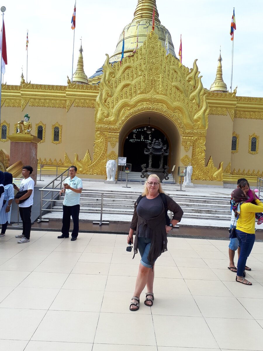 Храм Taman Alam Lumbini