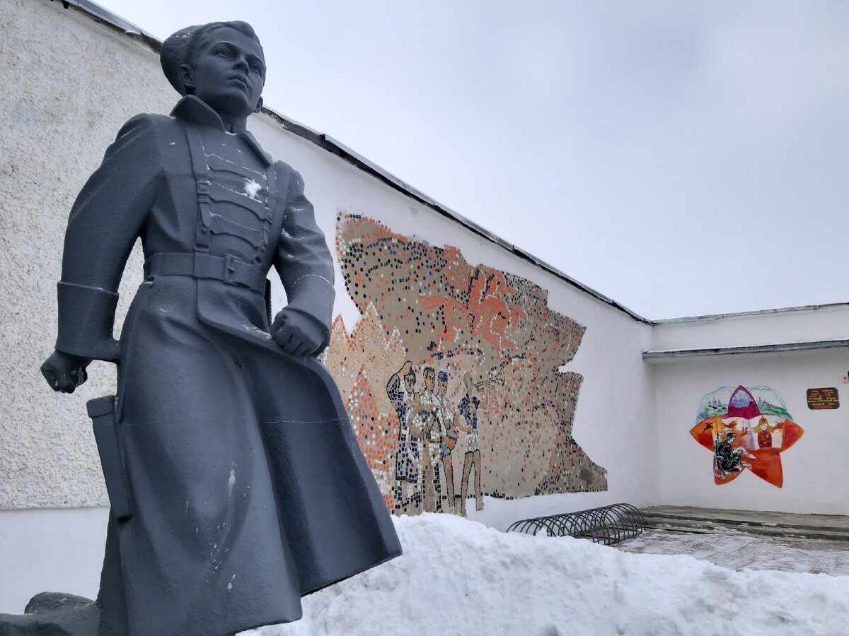 памятник егору гайдару в москве