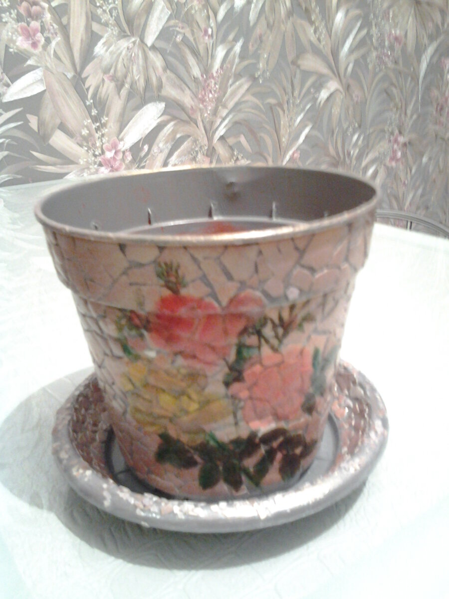  пластиковый цветочный горшок: декор яичной скорлупой