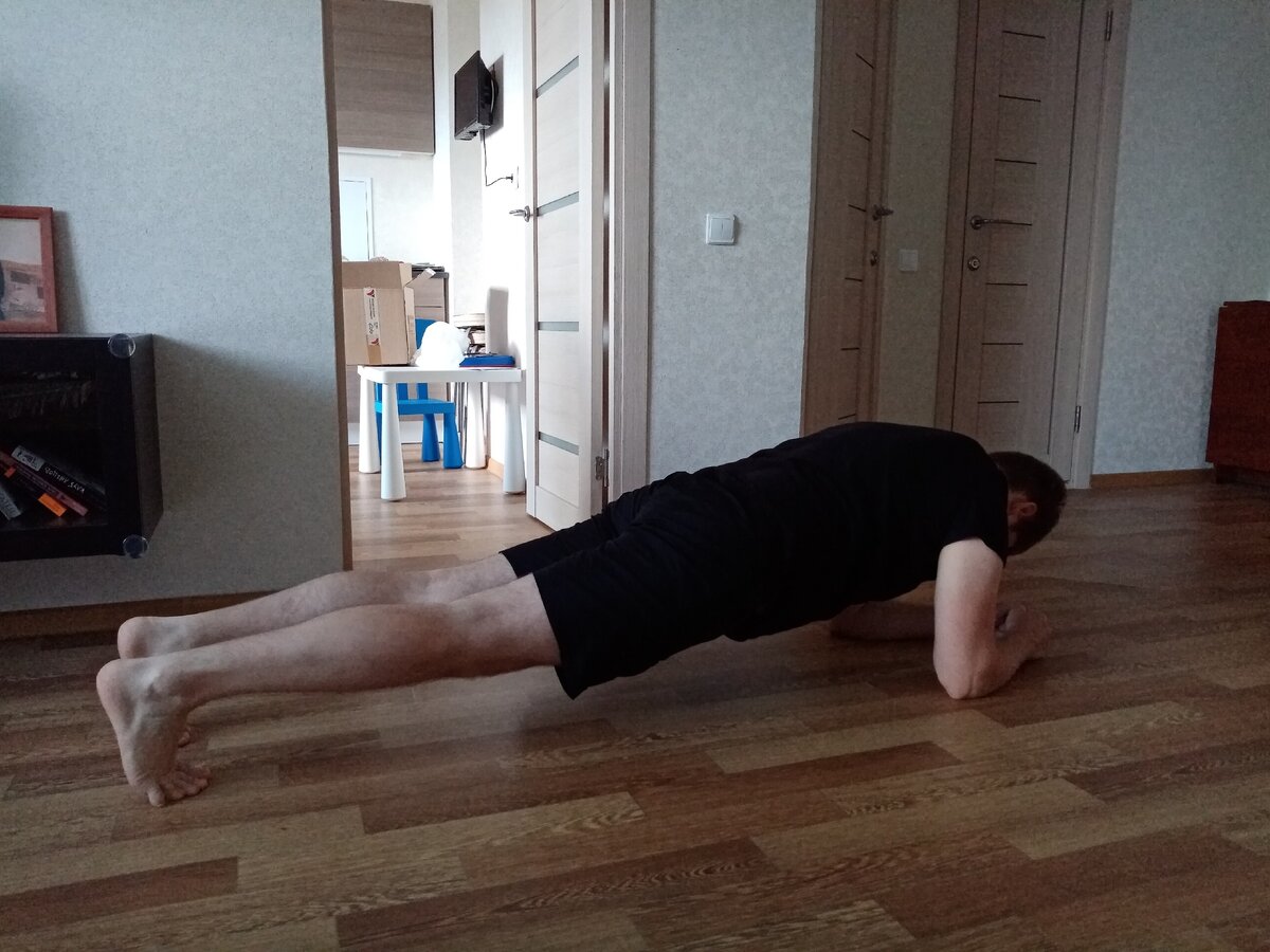 Дома практически не делаю "планку" - на работе как то морально проще себя заставить