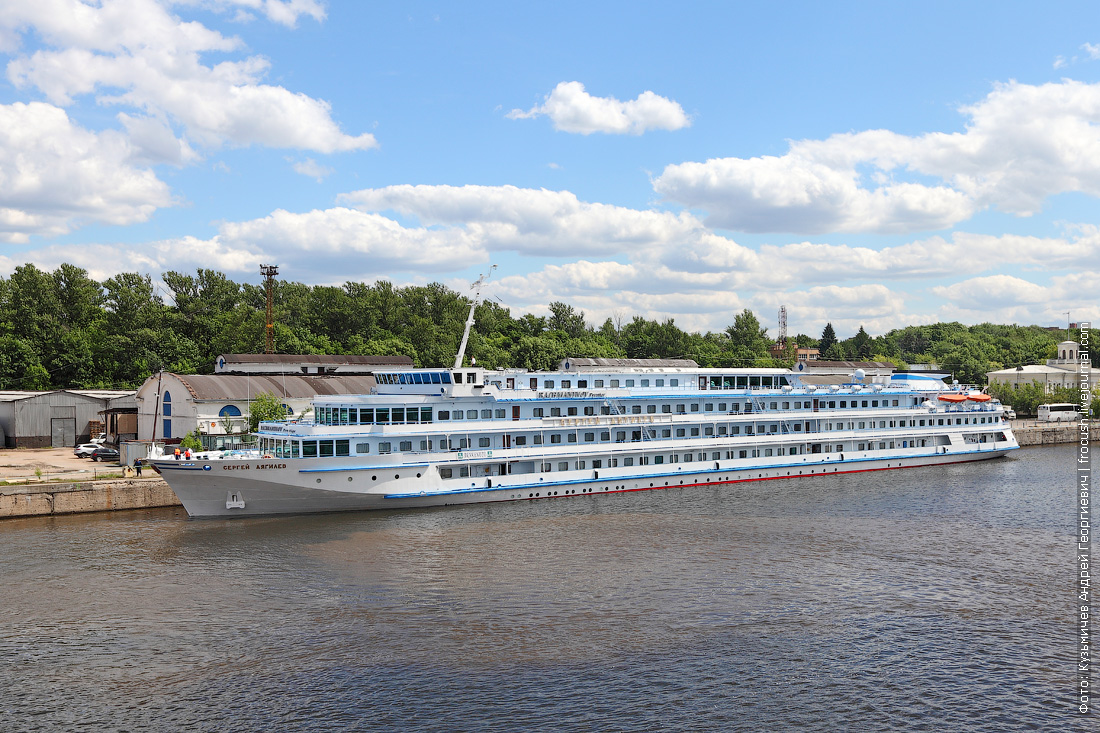 Речное судно. Дягилев теплоход теплоход. К. Теплоход дягилев. Теплоход дягилев.