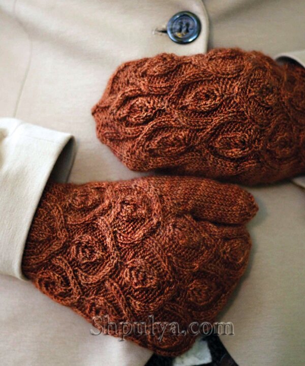 Варежки с узором "Листья"