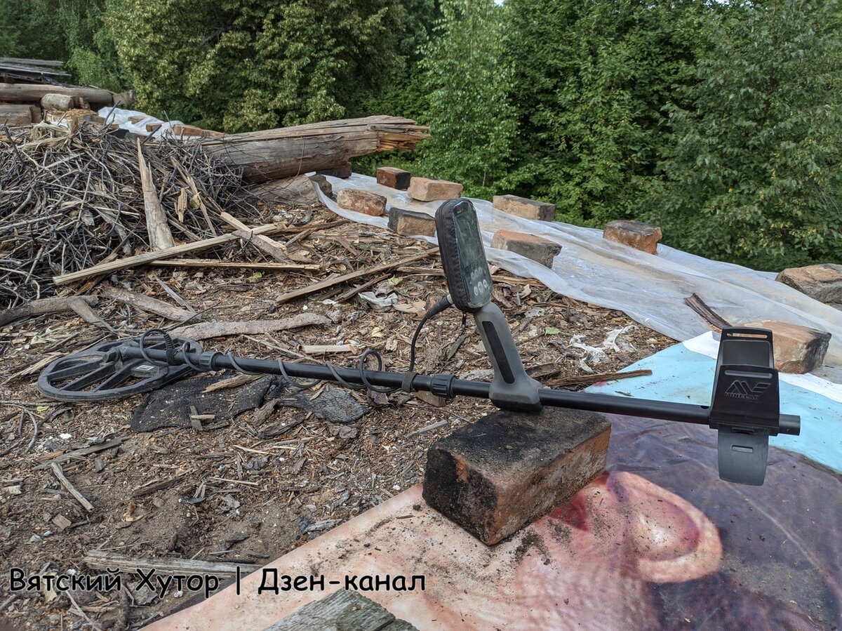 Укрытая от дождей стена и чердачная засыпка.