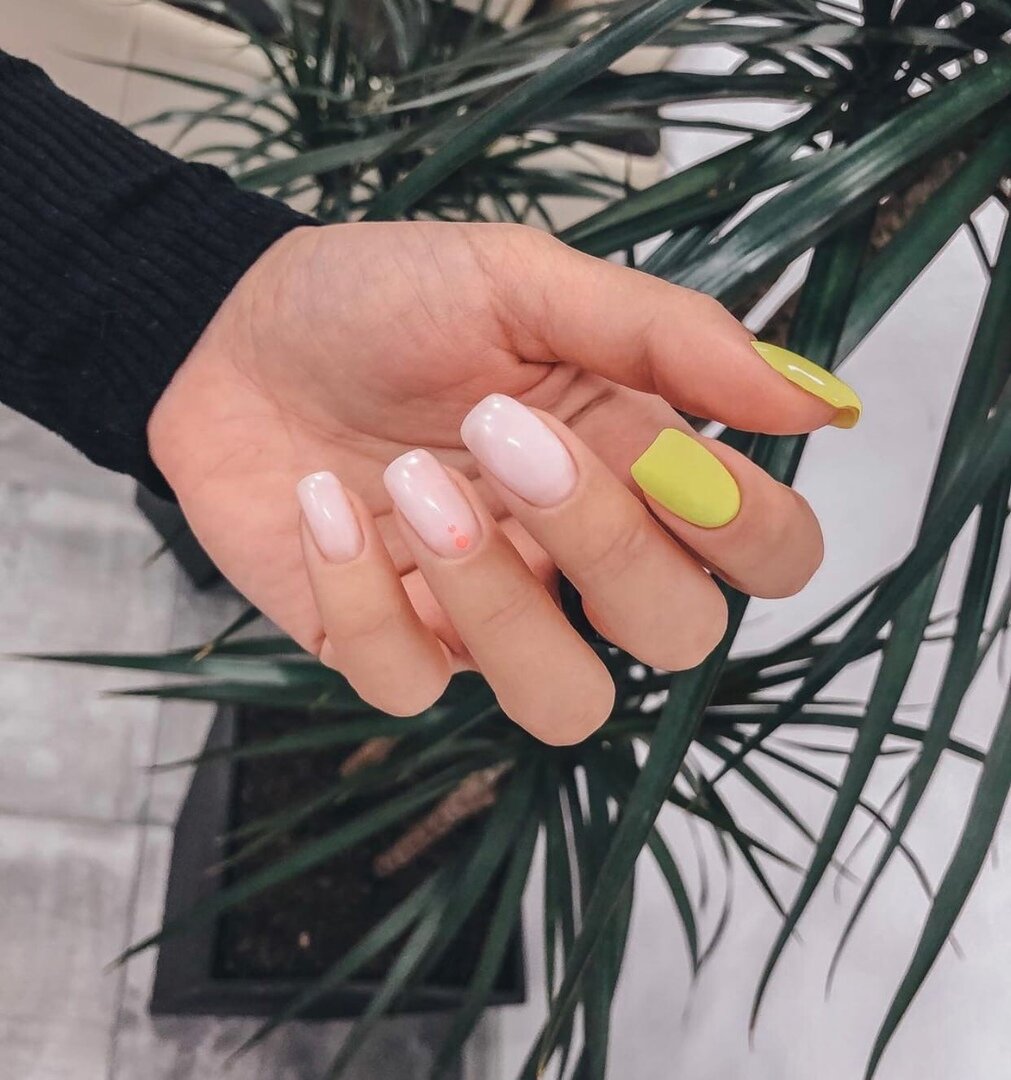 Покрытие под кутикулу удается не всем мастерам, чтобы научиться просто необходима практика на моделях