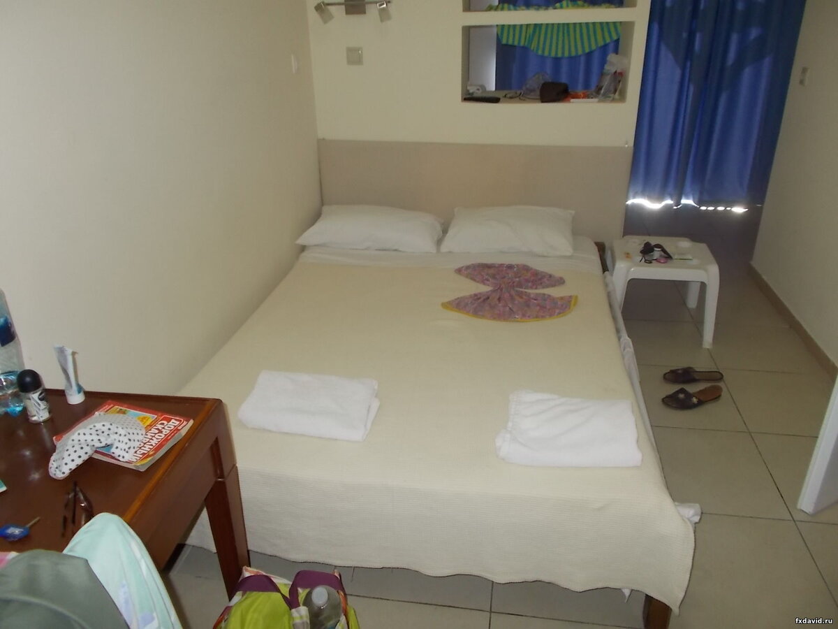 Внутри номера. Работа горничной.