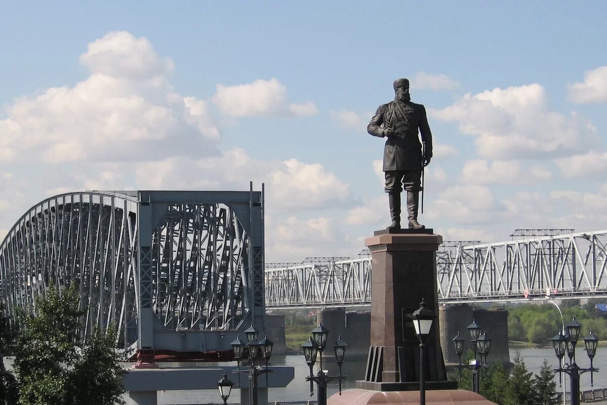 Памятник александру в новосибирске. Памятник Александру III (Новосибирск). Памятник императору Александру 3 в Новосибирске. Новосибирск памятник Александру на набережной.