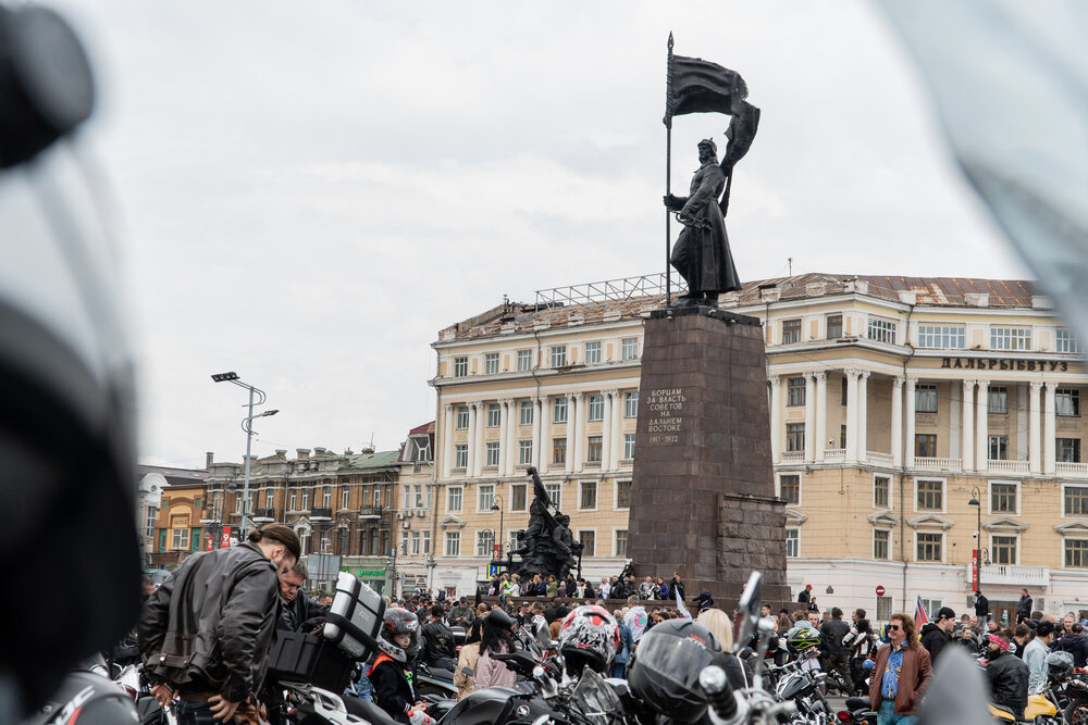 Мероприятие в центре Владивостока собрало множество байкеров. Фото: Яна АСТАХОВА