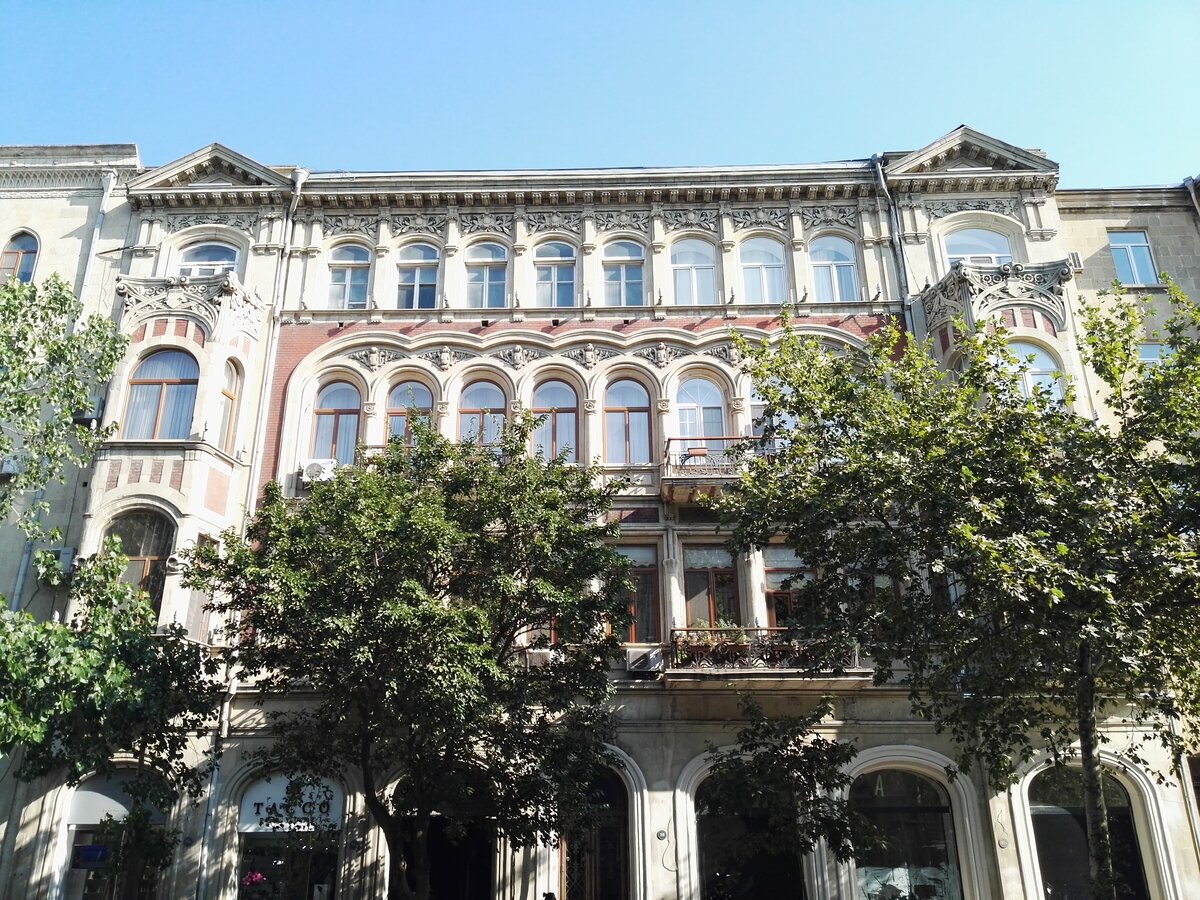 Продолжаем краткий экскурс по польскому архитектурному наследию шикарной столицы Азербайджана.-22