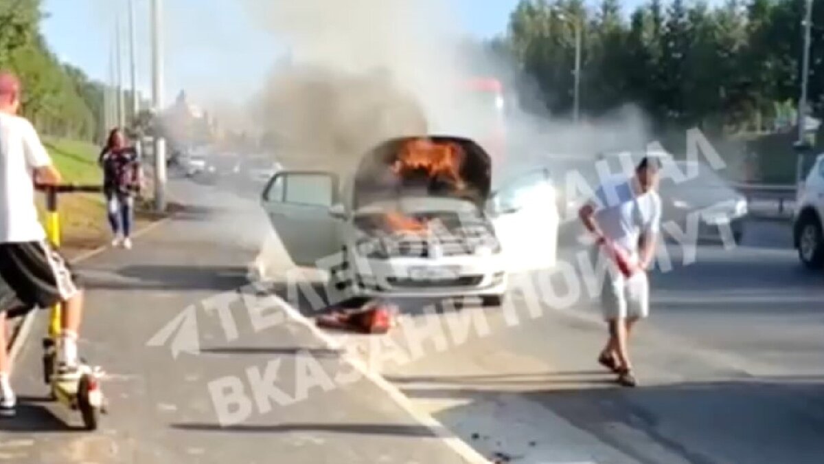     В Казани на мосту Миллениум загорелся автомобиль. Об этом сообщили очевидцы в социальных сетях.