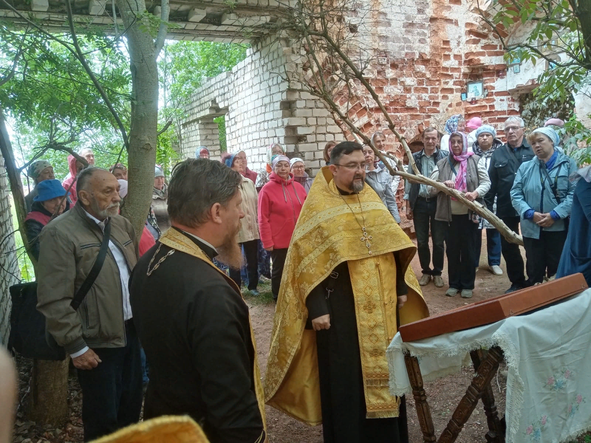 12 июля 2023 г. Богослужение в честь Апостолов Петра и Павла в с. Петровское.
